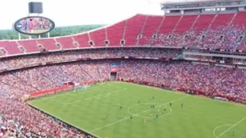 弗里克不屈不挠，罗克尽其所能挑战。