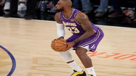 利物浦23轮不败领跑，曼城紧追差距仅2分，争四战况白热化